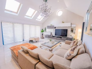 20 Sleeper House With Hot Tub thumbnail