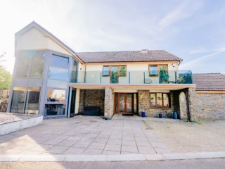 20 Sleeper House With Hot Tub thumbnail