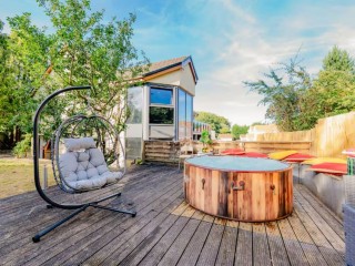 20 Sleeper House With Hot Tub thumbnail