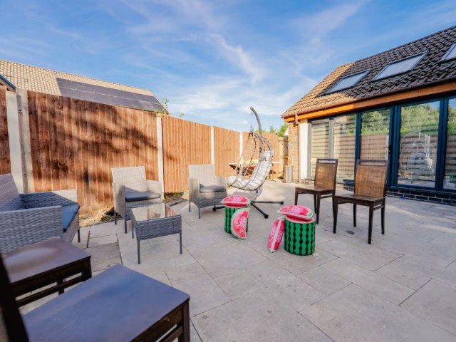 20 Sleeper House With Hot Tub image