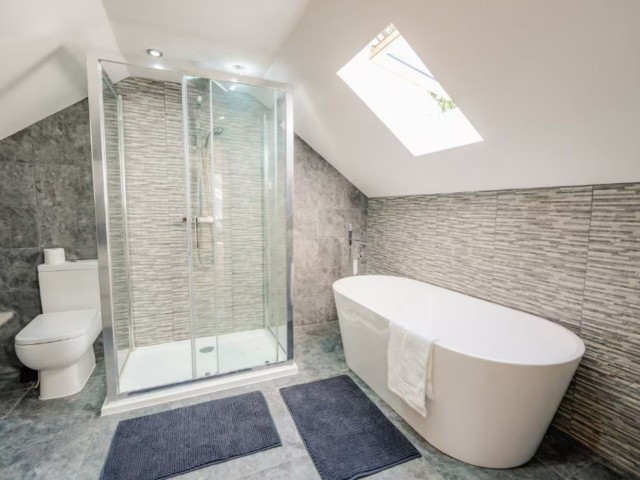 20 Sleeper House With Hot Tub image