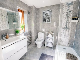 20 Sleeper House With Hot Tub thumbnail