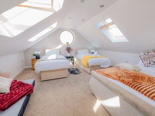 20 Sleeper House With Hot Tub thumbnail