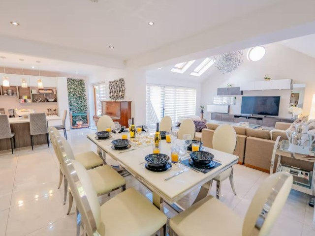 20 Sleeper House With Hot Tub image