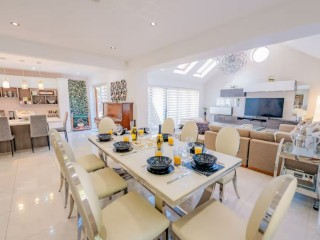 20 Sleeper House With Hot Tub thumbnail