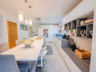 20 Sleeper House With Hot Tub thumbnail