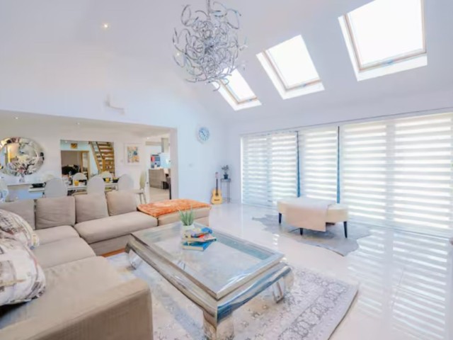 20 Sleeper House With Hot Tub image