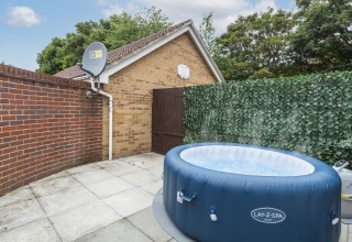 13 Sleeper House With Hot Tub