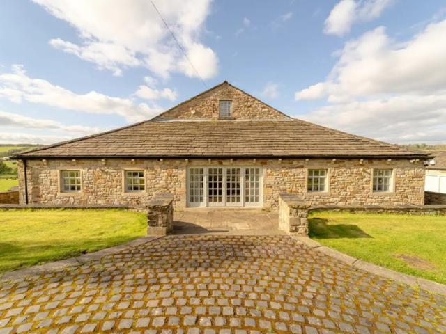 Lancashire 30 Sleeper House with Pool and Hot Tub image