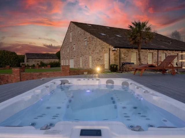 Lancashire 30 Sleeper House with Pool and Hot Tub image
