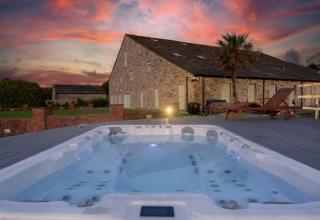 Lancashire 30 Sleeper House with Pool and Hot Tub