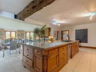 Harrogate 31 Sleeper House with 2 Hot Tubs, Steam Room thumbnail