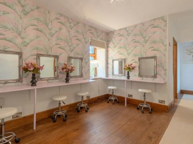 Harrogate 31 Sleeper House with 2 Hot Tubs, Steam Room image