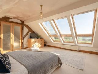 Harrogate 31 Sleeper House with 2 Hot Tubs, Steam Room thumbnail