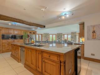Harrogate 31 Sleeper House with 2 Hot Tubs, Steam Room thumbnail