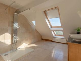 Harrogate 31 Sleeper House with 2 Hot Tubs, Steam Room thumbnail