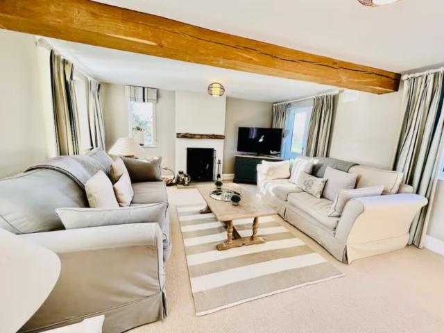 9 Sleeper Cottage with Hot Tub image