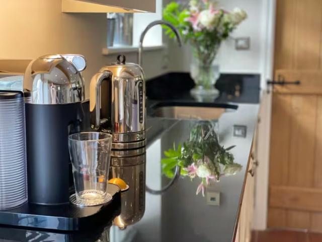 9 Sleeper Cottage with Hot Tub image