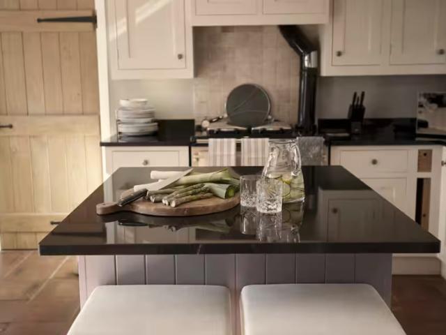 9 Sleeper Cottage with Hot Tub image