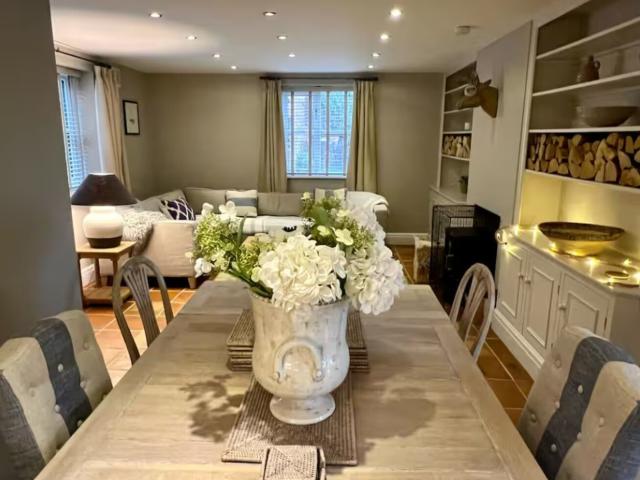 9 Sleeper Cottage with Hot Tub image