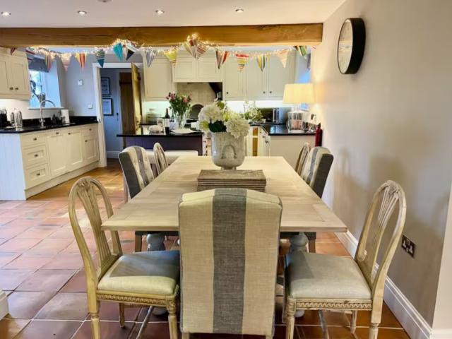 9 Sleeper Cottage with Hot Tub image