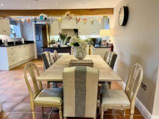 9 Sleeper Cottage with Hot Tub thumbnail