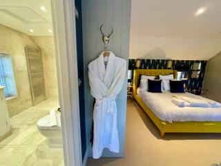 9 Sleeper Cottage with Hot Tub thumbnail