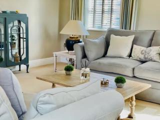 9 Sleeper Cottage with Hot Tub thumbnail