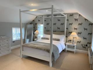 9 Sleeper Cottage with Hot Tub thumbnail