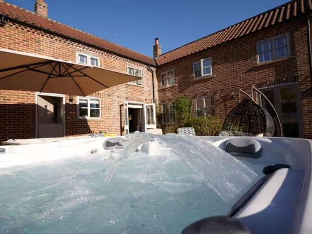 9 Sleeper Cottage with Hot Tub image