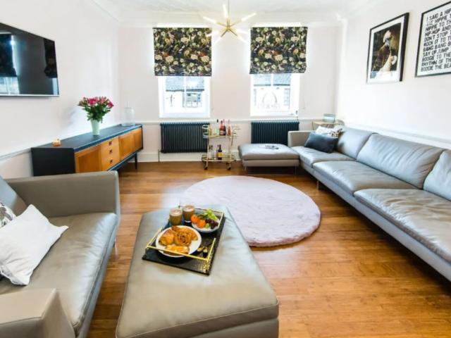 Central 10 Sleeper Townhouse image