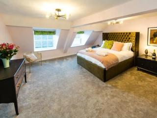 Central 10 Sleeper Townhouse thumbnail