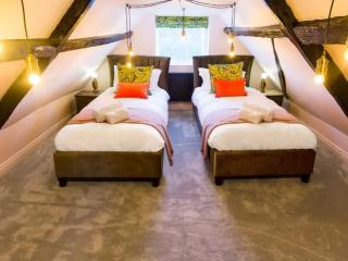 Central 10 Sleeper Townhouse thumbnail