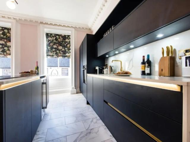 Central 10 Sleeper Townhouse image