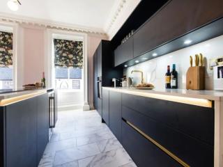 Central 10 Sleeper Townhouse thumbnail