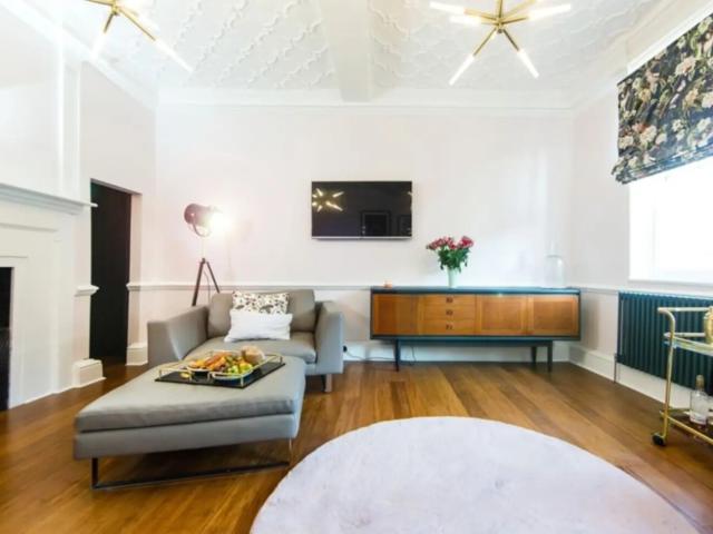 Central 10 Sleeper Townhouse image