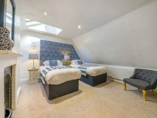 Windermere 16 Sleeper house | Hot Tub and Cinema room thumbnail