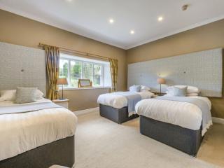 Windermere 16 Sleeper house | Hot Tub and Cinema room thumbnail