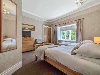 Windermere 14 Sleeper house | Hot Tub and Cinema room thumbnail