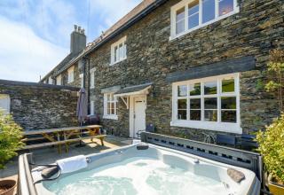 Windermere Cottage sleeps 12 | Hot Tub and Cinema room