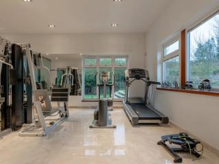 Lancashire 32 Sleeper Mansion With Indoor Pool, Spa & Cinema thumbnail