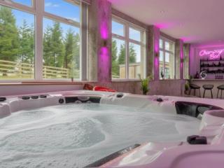 Lancashire 32 Sleeper Mansion With Indoor Pool, Spa & Cinema thumbnail
