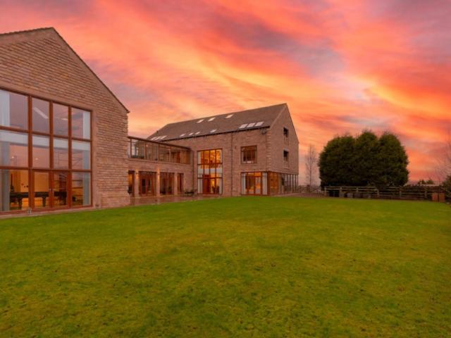 Lancashire 32 Sleeper Mansion With Indoor Pool, Spa & Cinema image