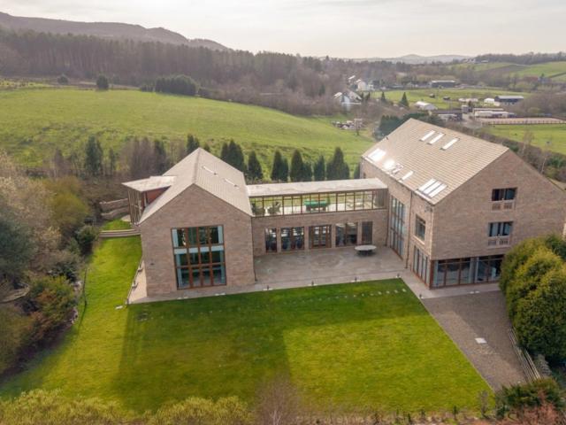 Lancashire 32 Sleeper Mansion With Indoor Pool, Spa & Cinema image