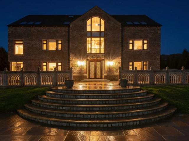 Lancashire 32 Sleeper Mansion With Indoor Pool, Spa & Cinema image