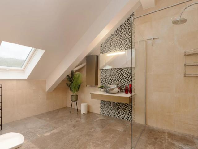 Lancashire 32 Sleeper Mansion With Indoor Pool, Spa & Cinema image