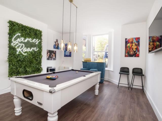 York | 20 Sleeper Large Party House image