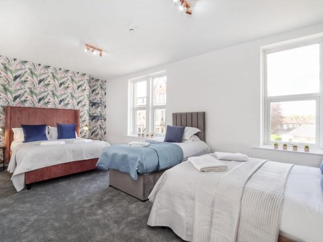 York | 20 Sleeper Large Party House image