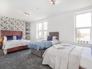 York | 20 Sleeper Large Party House thumbnail