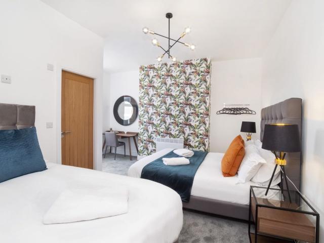 York | 20 Sleeper Large Party House image